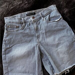 Calvin Klein Jeans Pinstripe Denim Shorts Raw Hem Frayed Size 6